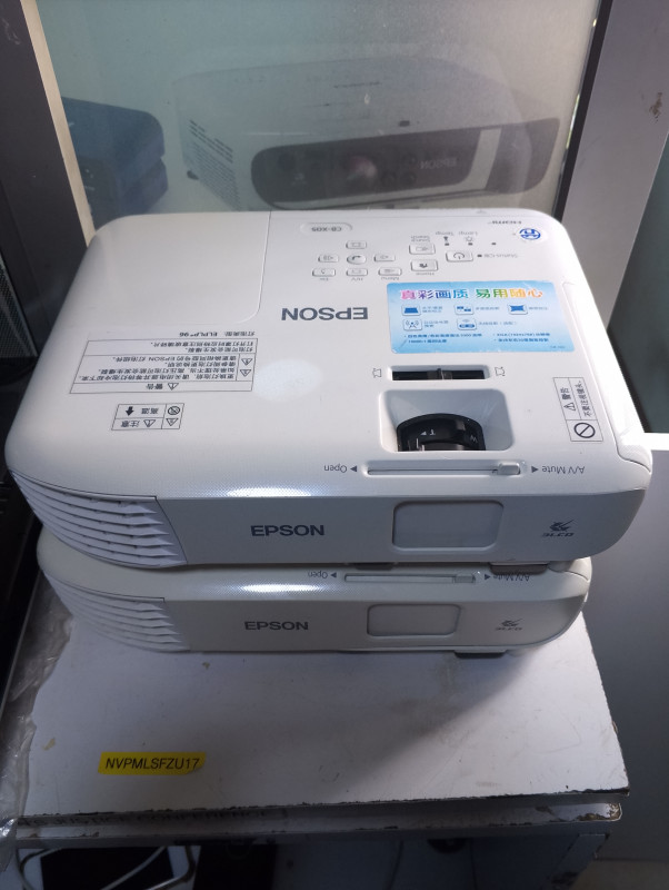 Epson EB-S05 projector (refurbished)