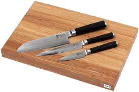 Knives and a chopping board