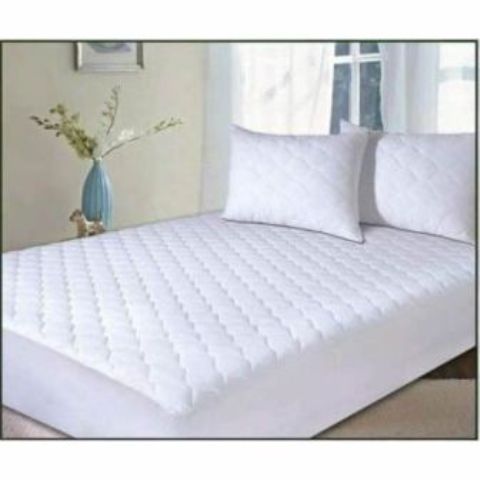 Waterproof matress protectors with a bedsheet and two pillowcases  4*6