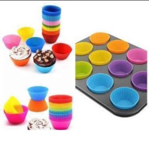 12pcs Silicone re-useable cupcake baking moulds  (Green and Red)