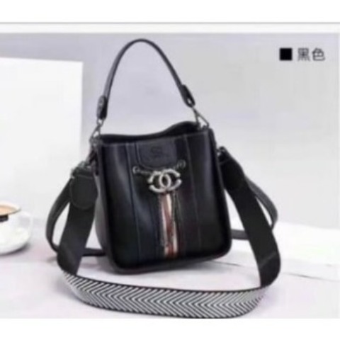 Fashionable black sling bag
